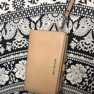 Micheal kors wrist wallet